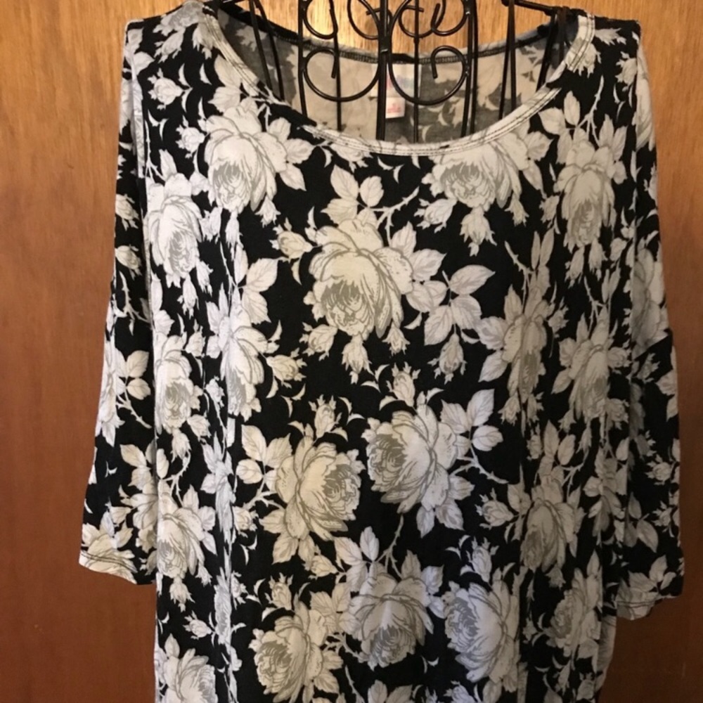 Gently Used Lularoe Irma Size Small